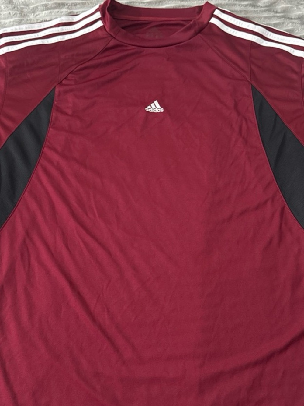 adidas Men's Maroon Short-Sleeve Athletic Shirt with Black Side Panels